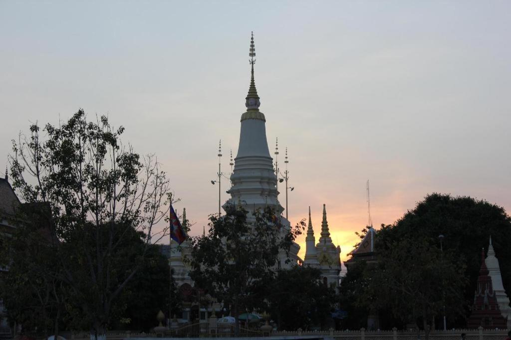 De Art Hotel Phnom Penh Exterior photo