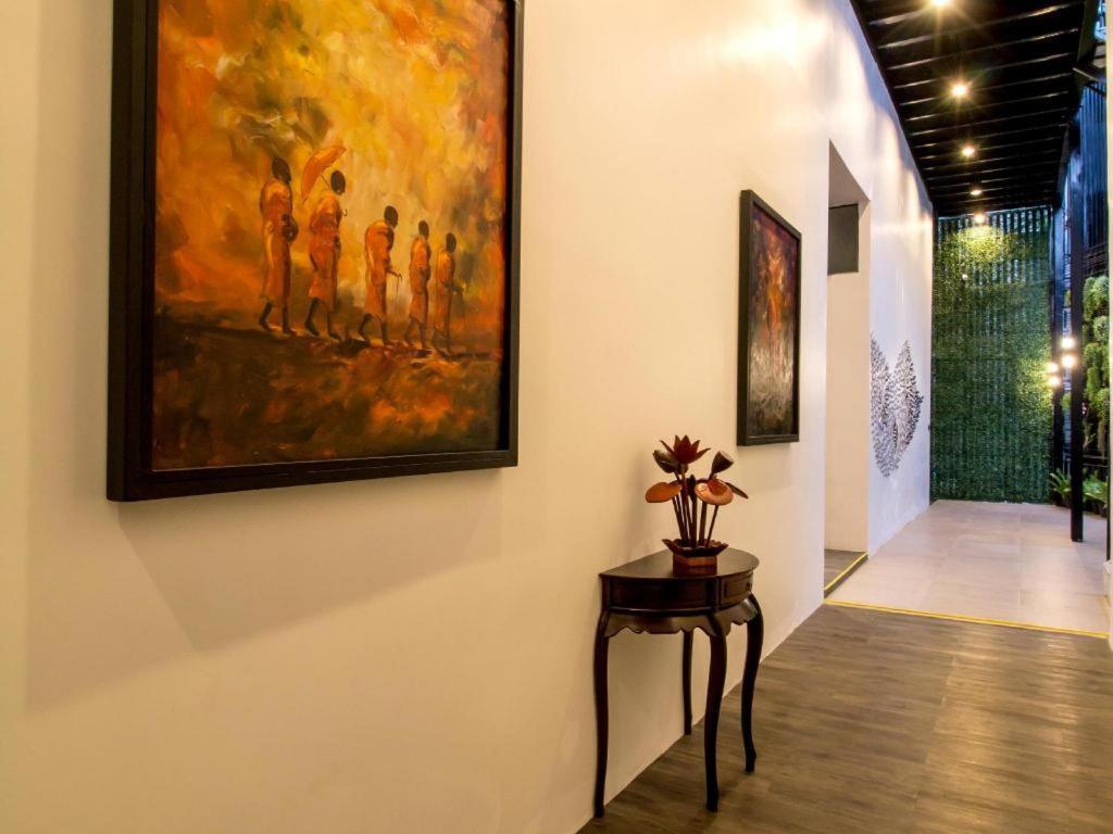 De Art Hotel Phnom Penh Exterior photo
