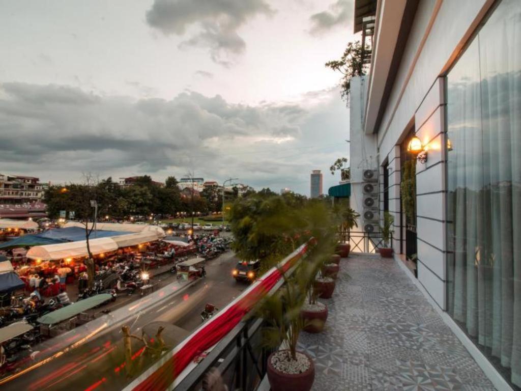 De Art Hotel Phnom Penh Exterior photo