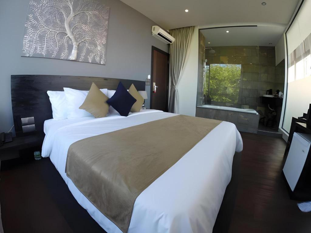 De Art Hotel Phnom Penh Exterior photo