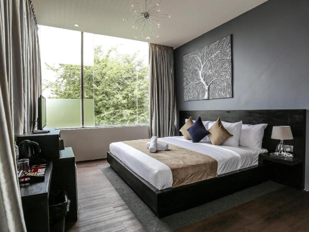 De Art Hotel Phnom Penh Exterior photo