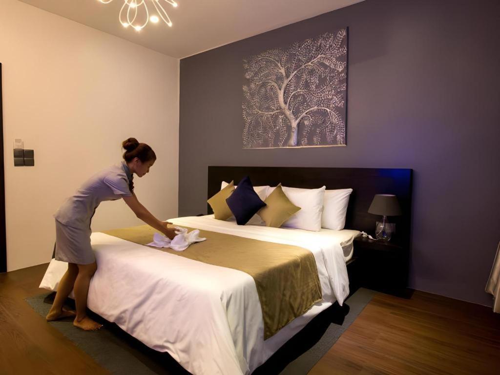 De Art Hotel Phnom Penh Exterior photo